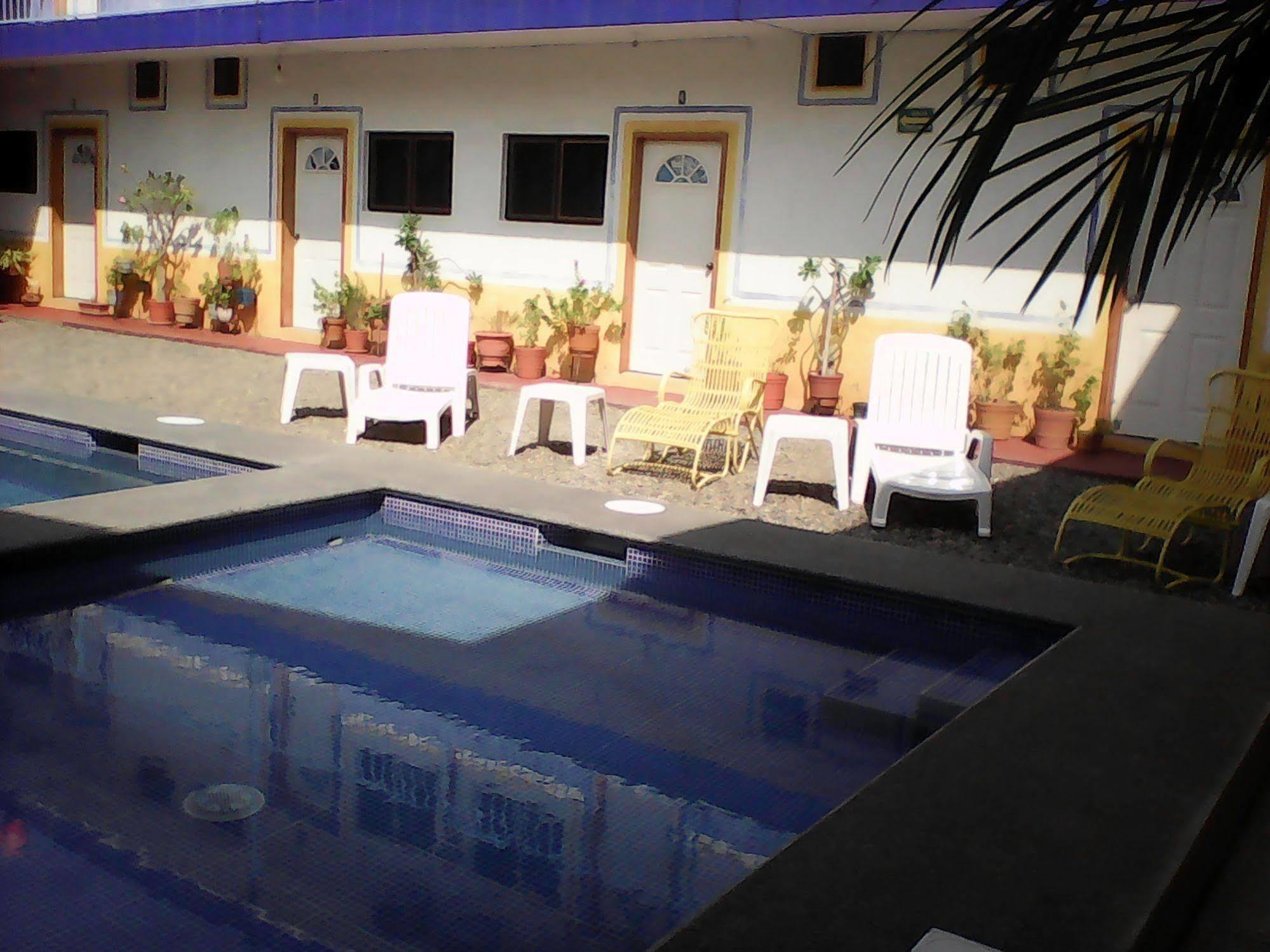 Hotel Sarabi Barra de Navidad Eksteriør billede